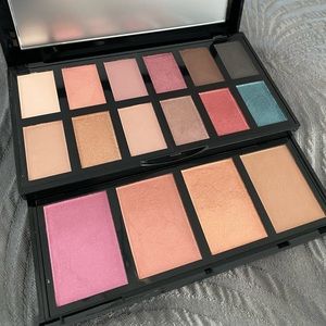 A Parisian Wanderlust Eye/Face Pallet